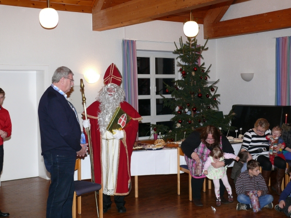 Weihn2013_17.jpg - Der Präsident bedankt sich bei dem hohen Besuch.