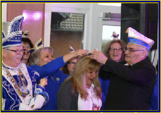 Senatorin.PNG - Beim närrischen Frühstück 2016  sorgten Ehrensenator Hugo Stein und Jutta Kühne für den richtigen Sitz der dazugehörigen Senatorinnenmütze