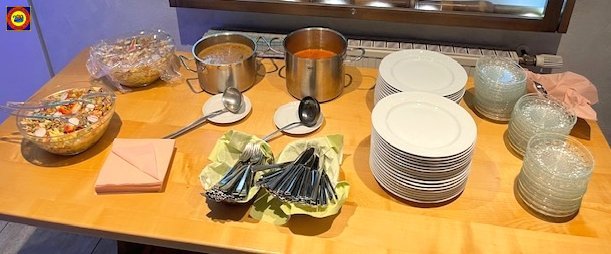 Bild 05.jpg - Essen wird angerichtet.