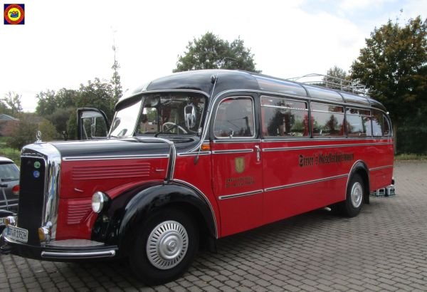 Blaue 24-02.jpg - Mit dem Oldtimer durch's Tecklenburgerland. Mercedes, 27 Plätze, ca. 90 PS,  Bj.1952 , Speed 80 Km/h . Eine Rarität.