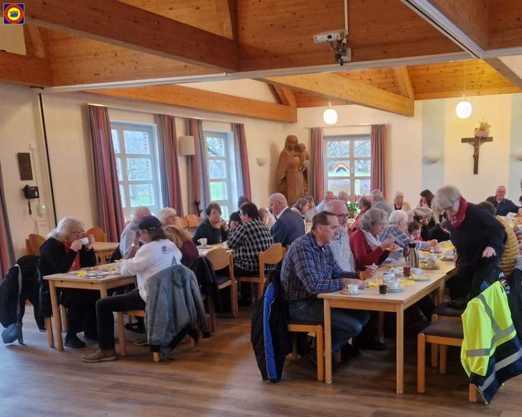 Weihfei24-02.jpg - Lecker, selbst gebackener Kuchen vom Elferrat